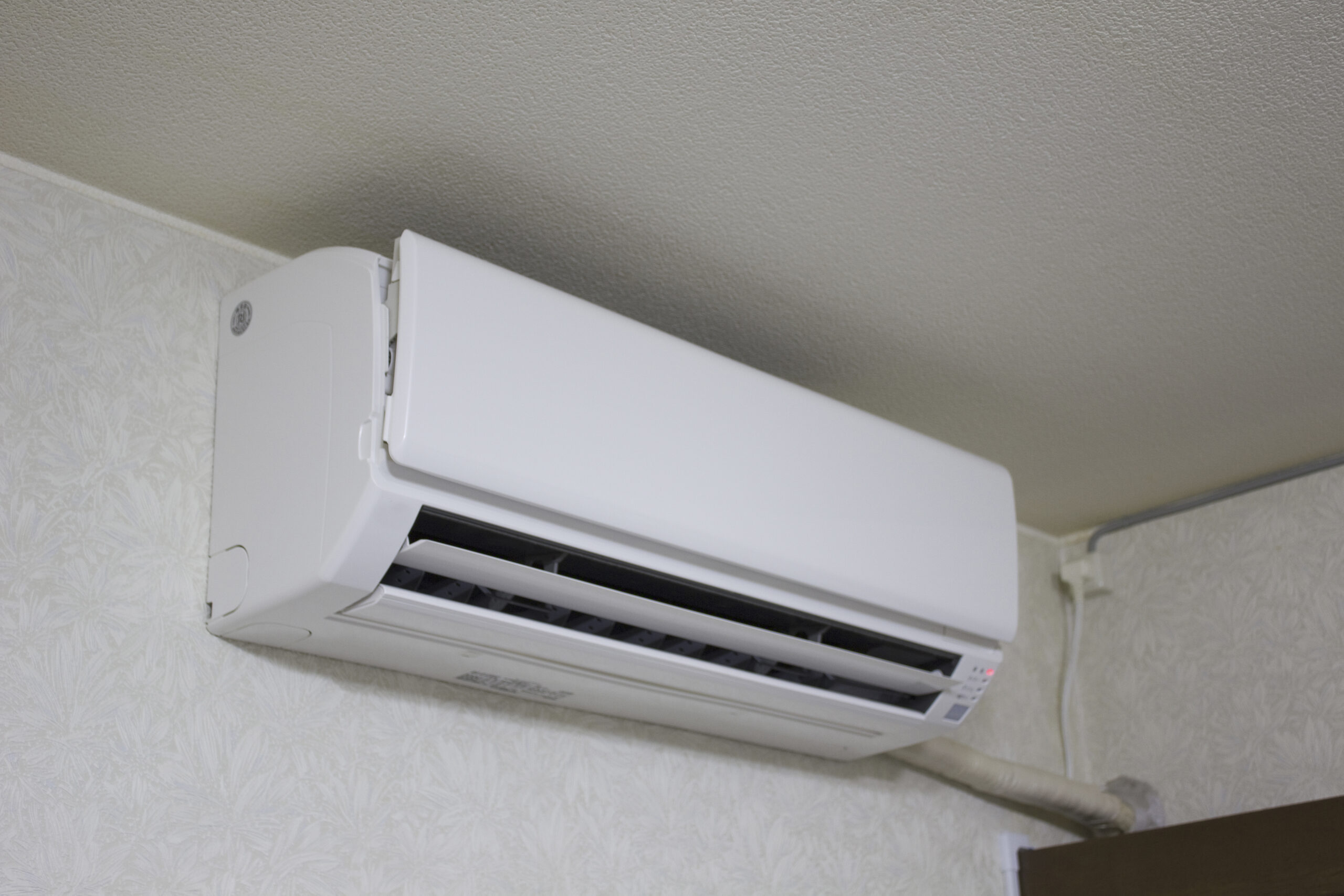 夏に増えるエアコンの事故!!トラッキング火災などに注意